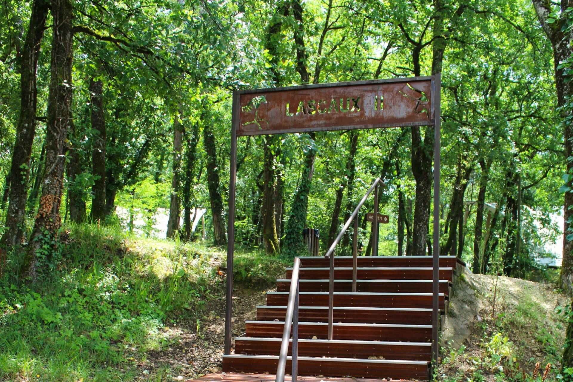 Lascaux II Guided Tour - image 6
